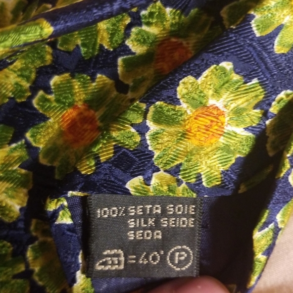 Ermenegildo Zegna 100% silk floral design tie - Picture 7 of 7